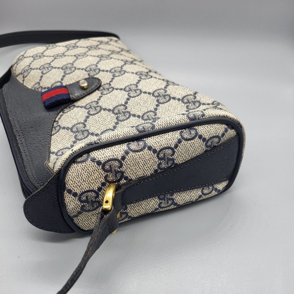 Gucci Vintage Logo Crossbody/Shoulder Bag Gem